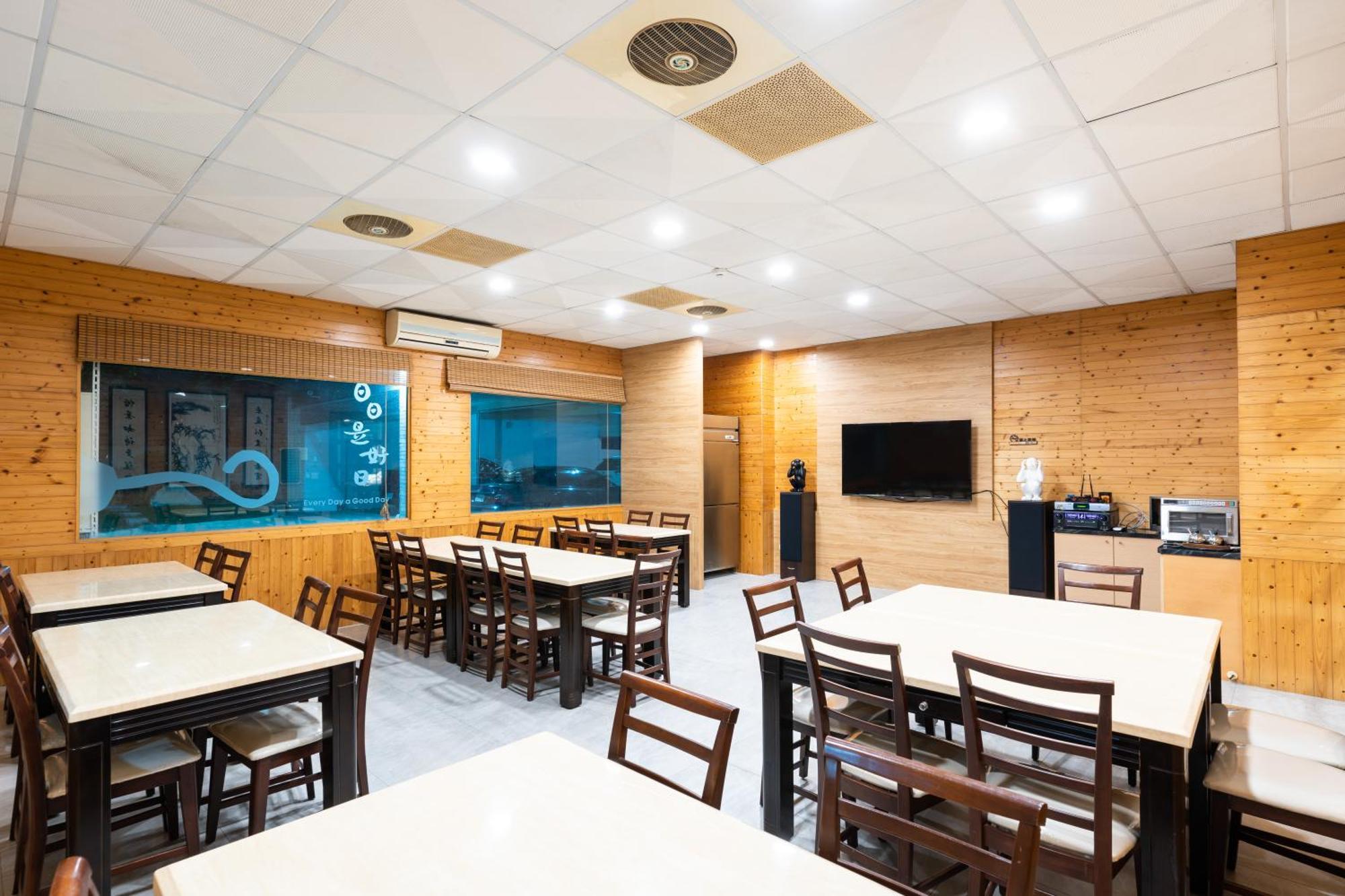 Etung Hotel Taichung Exterior photo