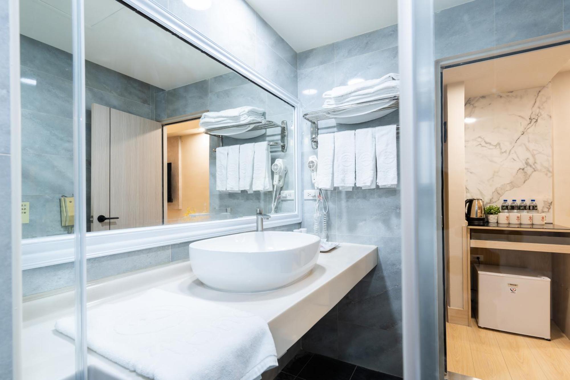 Etung Hotel Taichung Exterior photo